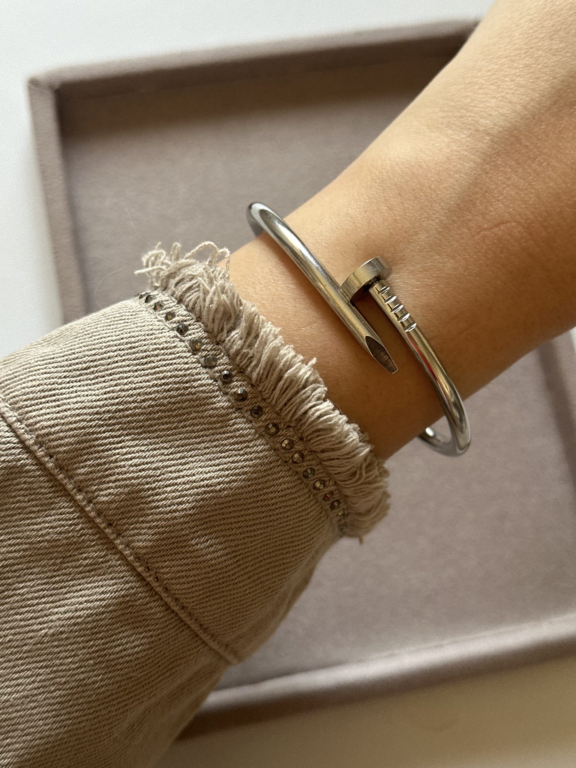 IMG_8351 دستبند میخی نقره ای - Image 1