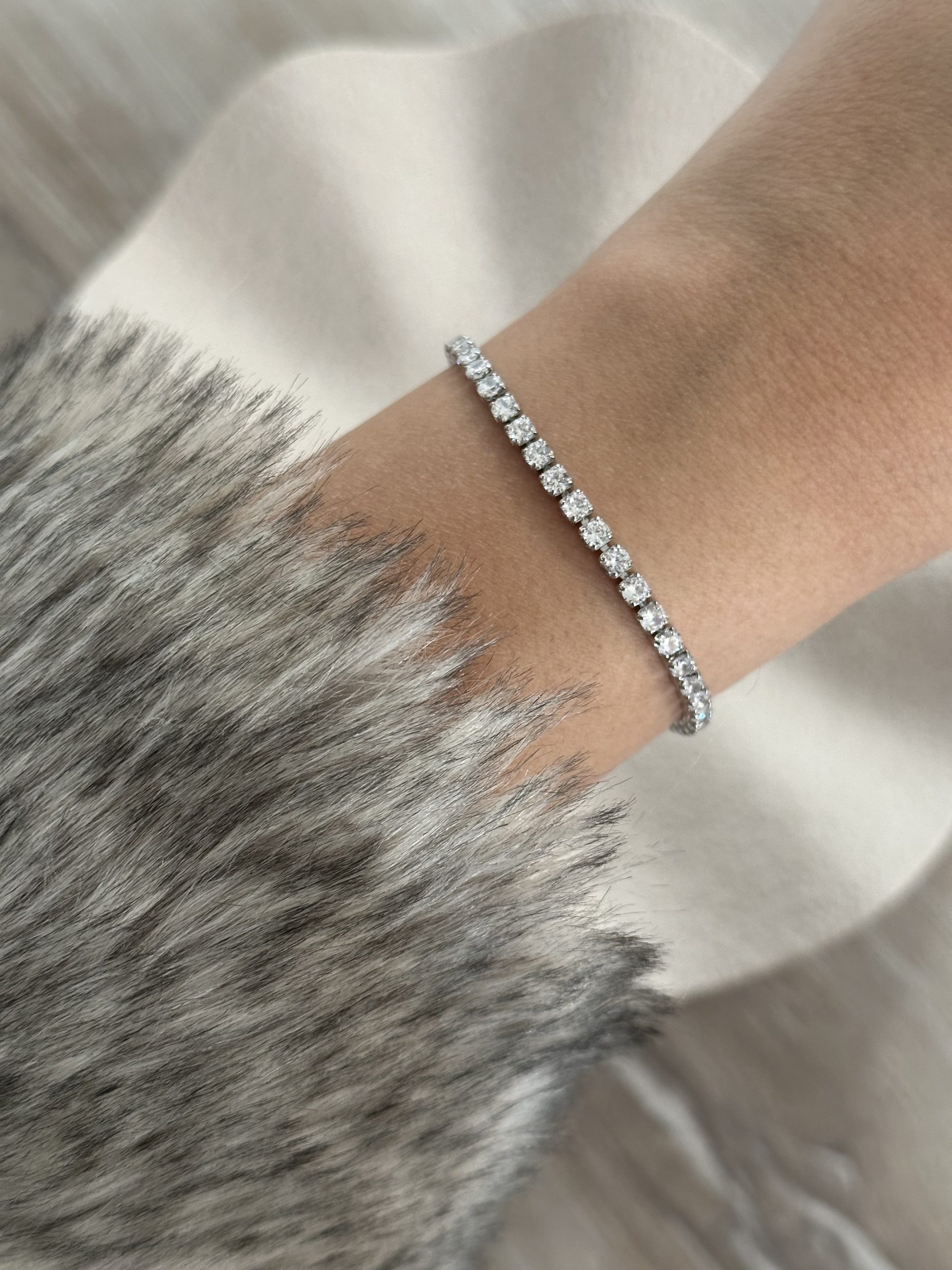 IMG_8632 دستبند تنیسی - Image 1